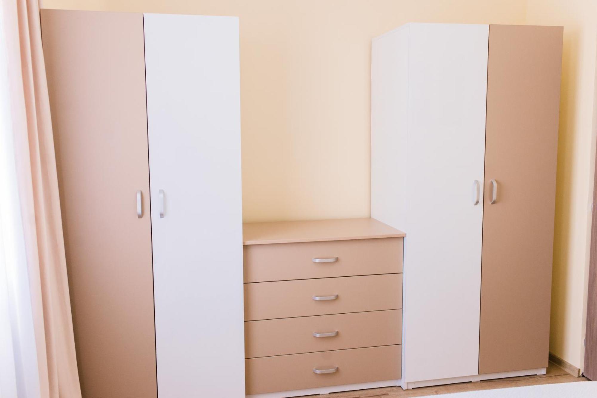 Central White Apartment Сату Маре Екстериор снимка