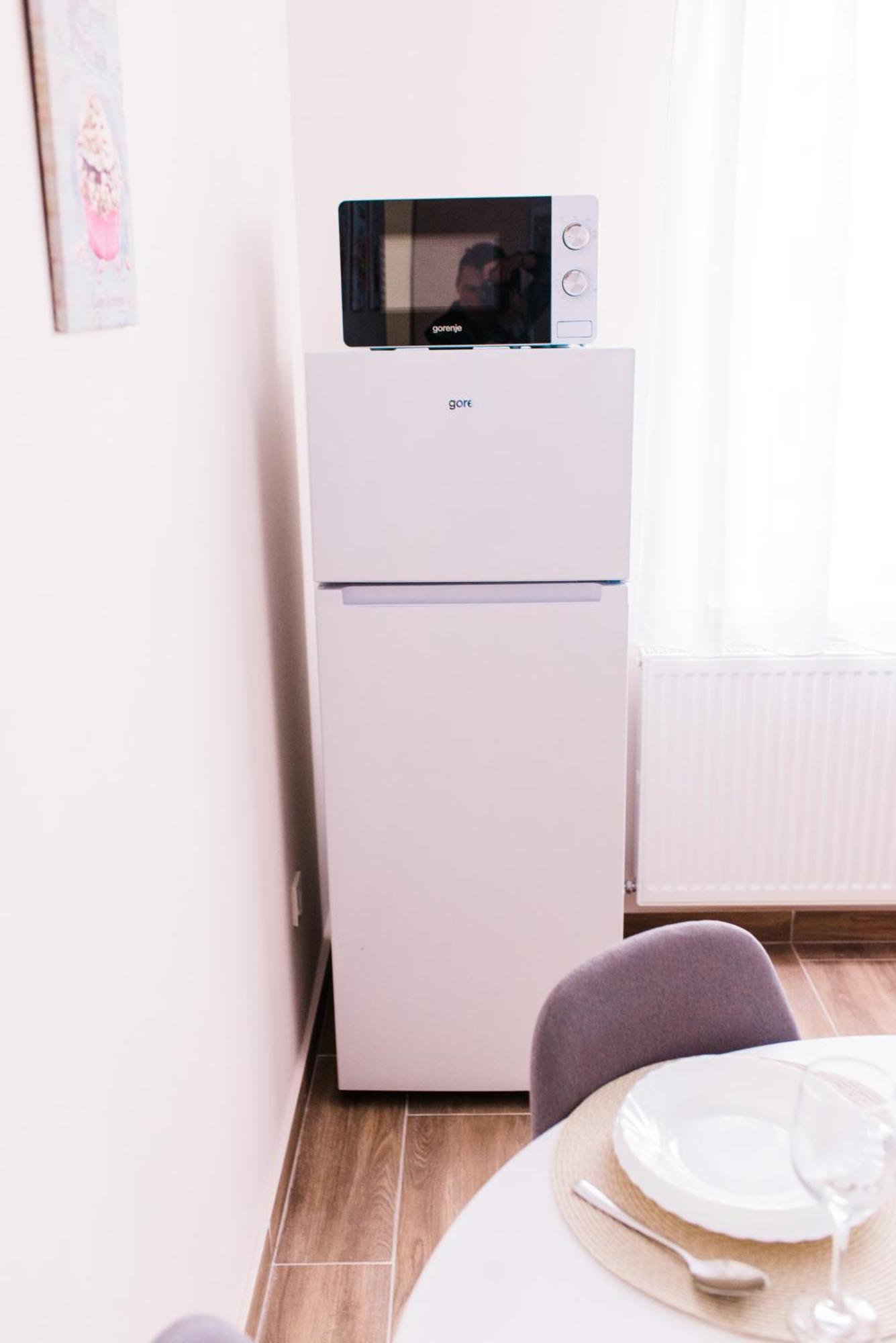 Central White Apartment Сату Маре Екстериор снимка